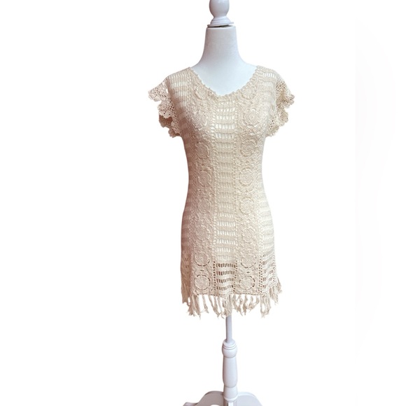 Beautiful Cream colored open weave Crocheted or embroidered Beach cover up - Picture 4 of 17